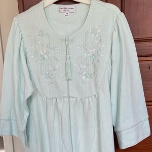 Miss Elaine zip-up robe size petite medium in soft mint green with side pockets